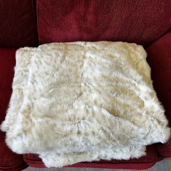 NWOT Limited Edition Lynx Faux Fur Throw 60”x72” - Picture 10 of 11
